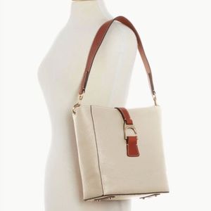 Dooney & Bourke Bucket Shoulder Bag White cream  Smooth Leather EUC